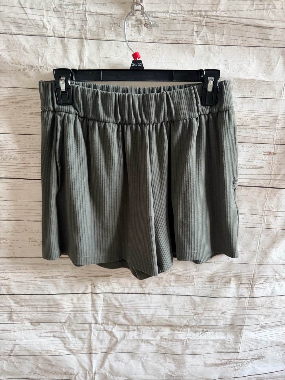 CRZ YOGA Olive Green Ribbed Elastic-Waist Athletic Shorts
